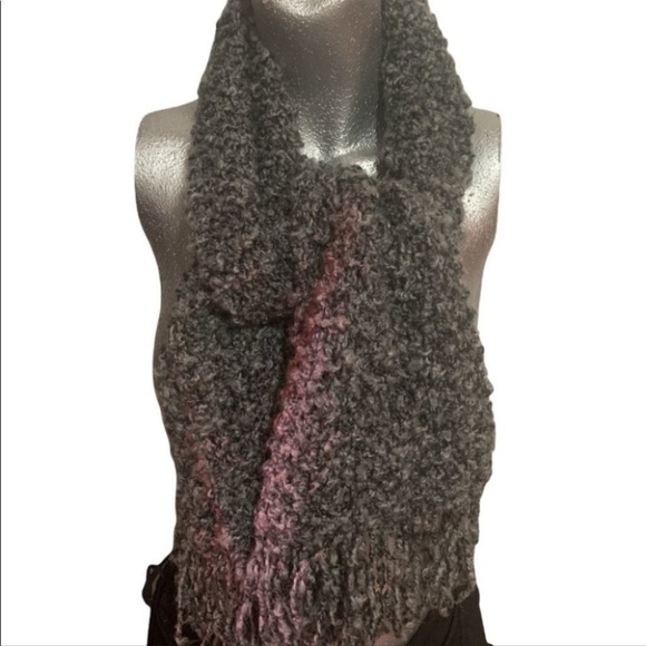 💋4/20 Hand crochet hand made super soft grey white fringe scarf - Picture 3 of 4
